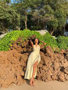 Robe longue col en V à manches longues personnalisée pour femmes Unique Ethnique Luxe Indien Rayonne Imprimer Tendance Bouton Décoration Fête Porter Gratuit - Product Image 2