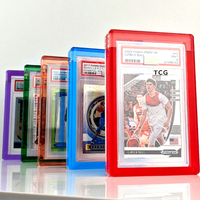 Boîtier Personnalisé TCG Étanche PS-A, Résistant aux UV, en Acrylique Coloré, Vitrine de Protection pour Cartes Gradées avec Aimant