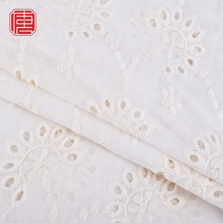 Découpé prix blanc doux coton Schiffli marguerite fleur broderie Voile tissus avec trous broderie pour vêtements matériel