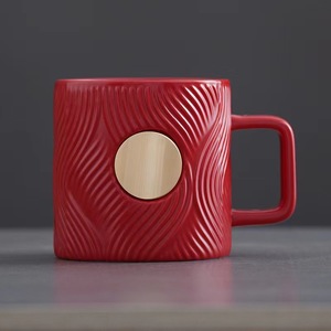 <span class=keywords><strong>Tazas</strong></span> <span class=keywords><strong>de</strong></span> cerámica con platos <span class=keywords><strong>de</strong></span> cobre en relieve, <span class=keywords><strong>tazas</strong></span> <span class=keywords><strong>de</strong></span> café para parejas, regalos personalizados con mango dorado y sello <span class=keywords><strong>de</strong></span> logotipo personalizado - Product Image 5