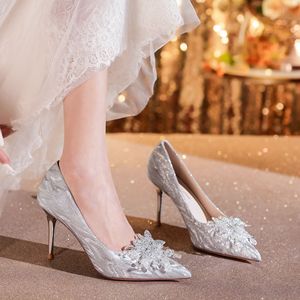 Escarpins de mariée à bout pointu et talon aiguille, ornés de fleurs, super hauts (8 cm), chaussures de mariage - Product Image 2