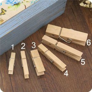 Mini pinces à linge colorées en bois de bouleau avec design détachable pour le rangement dans le salon et la cuisine - Product Image 4