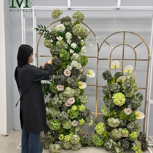 Composizione Floreale Artificiale di Alta Qualità per Arco Nuziale, Rose Rosa Antico ed Eucalipto per Decorazioni Matrimoniali - Product Image 6