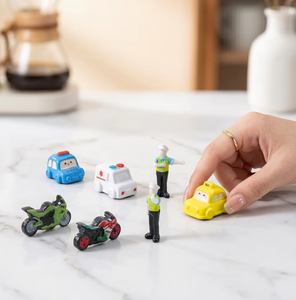 Fabricante de Coleccionables de Moda: Figuras de Resina en Miniatura de Vehículos de Tráfico, Coches de Policía y Taxis, Juguetes Artísticos, Relleno para Caja Sorpresa de Fábrica - Product Image 5