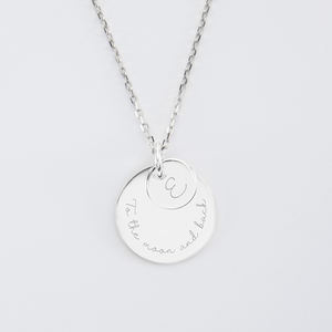 Collier pour femme en acier inoxydable plaqué or 18 carats PVD, double disque rond, personnalisable avec gravure, collier personnalisé - Product Image 4