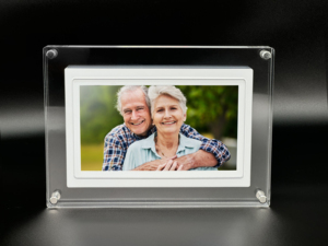 Acrylic 5 <span class=keywords><strong>inch</strong></span> Khung ảnh kỹ thuật số, khung ảnh video với Auto-Rotate, 4GB Bộ nhớ và được xây dựng trong 1500 mAh pin - Product Image 2