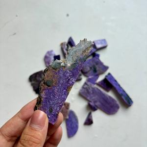 Charoïte violette de haute qualité, sculptée naturellement, en gros, forme libre, pour la décoration de la maison - Product Image 5