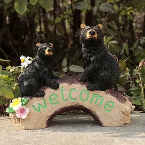 Statue rustique d'ours noir avec panneau de bienvenue - <span class=keywords><strong>Figurine</strong></span> en résine mère et jeune oiseau sur pont en bois, sculpture d'ours résistante aux intempéries pour jardin - Product Image 4