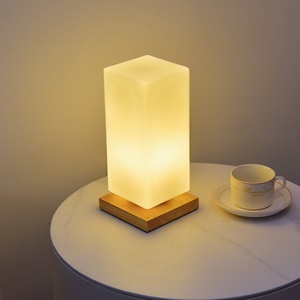Lámpara de Mesa Creativa con Forma de Jarrón, Base de Madera, Carga USB, Tres Colores Atenuables, Lámpara de Noche para Dormitorio, Estilo Nórdico - Product Image 2