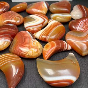 Vente en gros de pierre de palmier en cristal poli pierre précieuse Sardonyx coeur lune pour décoration Fengshui - Product Image 1