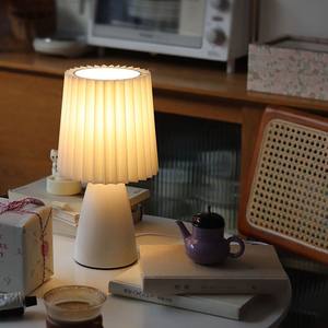 โคมไฟข้างเตียงสีอบอุ่นแบบใหม่พร้อมที่บังแดดที่ไม่สามารถถอดออกได้โคมไฟโต๊ะเล็กสำหรับห้องนอนห้องนั่งเล่นสำนักงาน (สีเหลือง<span class=keywords><strong>มะละกอ</strong></span>) - Product Image 2