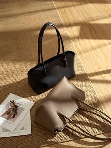 Vente en gros 2025 été nouveau style tendance polyvalent paresseux style français léger <span class=keywords><strong>luxe</strong></span> haut <span class=keywords><strong>de</strong></span> gamme robuste creux en cuir sac à main - Product Image 5