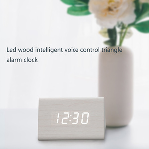 นาฬิกาไม้ดิจิทัลทรงสามเหลี่ยมเปิดใช้งานด้วยเสียงอัจฉริยะไฟ LED ยอดนิยมแหล่งจ่ายไฟแบบคู่นาฬิกาปลุกทำจากไม้ - Product Image 6