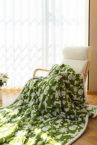 Plaid en Jacquard Personnalisé de Haute Qualité, Ultra Doux, en Polaire et Flanelle, Durable, Plusieurs Tailles Disponibles pour Chambre et Salon - Product Image 4