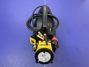 Pompe à clé dynamométrique hydraulique ENERPAC ZU4204BE-Q avec manomètre analogique classique, capacité de 1,0 gallon d'huile utilisable, 208-240V - Product Image 1