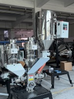 Mélangeur de granulés plastiques industriels monochromes, machine à mélanger les masterbatches, cuve en acier inoxydable, capacité 12 kg, production 10 kg/h
