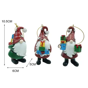 Resin Christmas Gnome with Gift ornament Christmas Decoration Suppliers