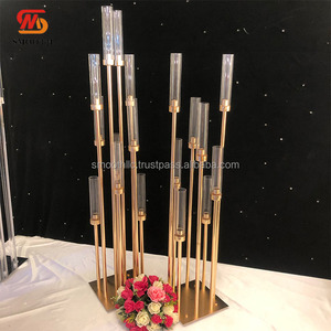 Candelabro de metal dorado liso y personalizable de 8, 9 o 10 brazos para centros de mesa de boda - Product Image 5