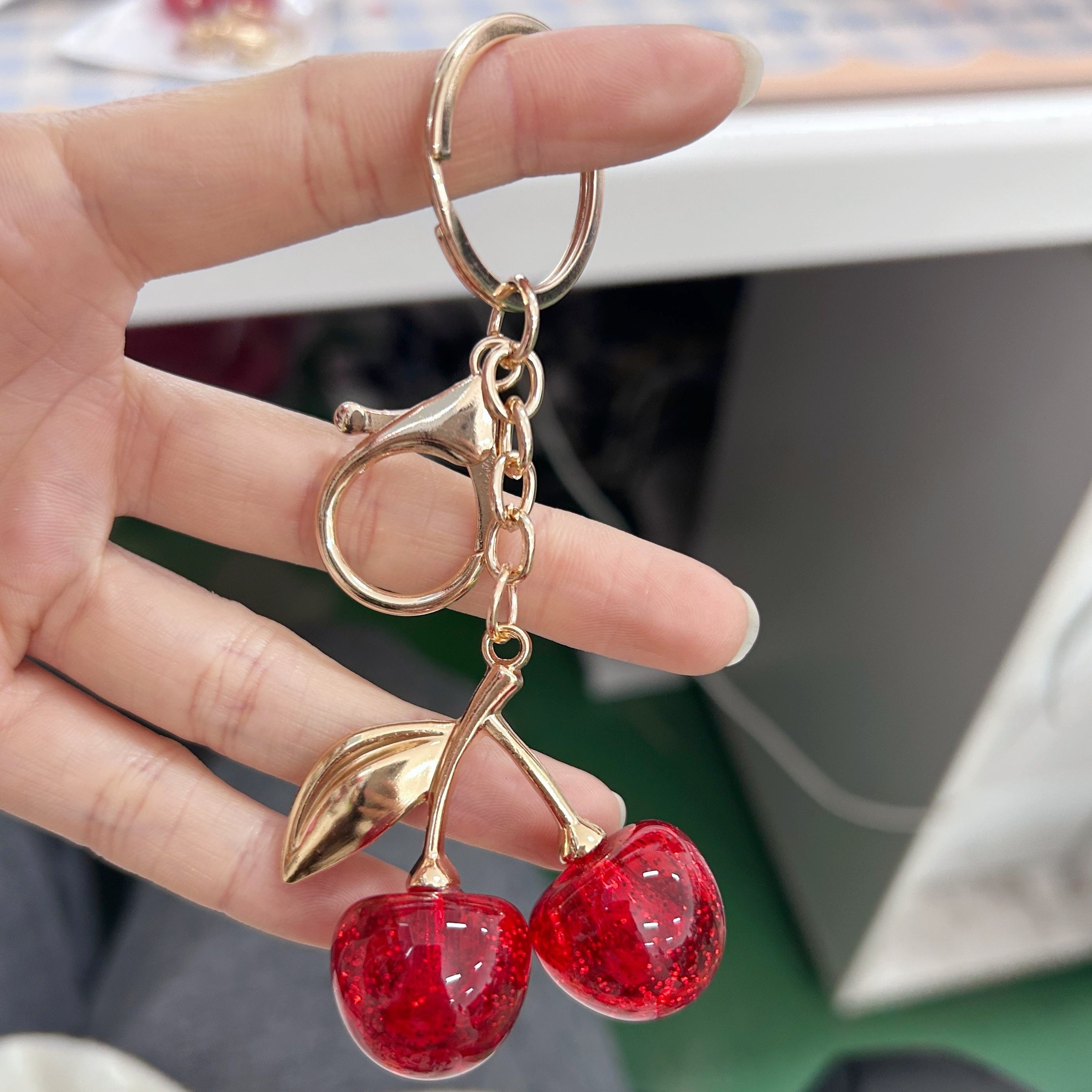 สีแดงเข้ม