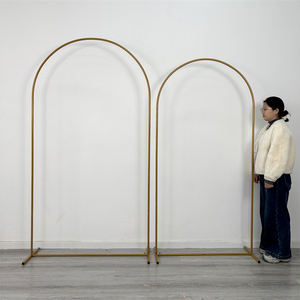 Nouvel Arrivage en Gros : Ensemble de Support de Toile de Fond Floral Doré en Métal, Élégant et Moderne, pour Mariage, avec Fleurs Artificielles Haute Simulation - Product Image 1