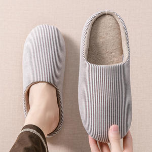 Chaussons d'hiver pour femmes et hommes, taille universelle, antidérapants, doux et chauds, chaussures d'intérieur pour l'hiver - Product Image 4