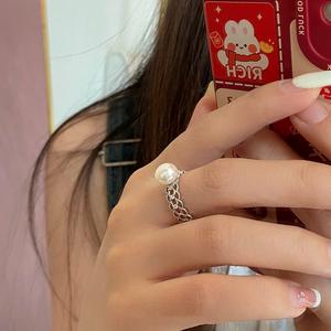 Bague en argent pur S925, design de niche haut de gamme, dentelle creuse, perle, avec index réglable, cadeau de luxe pour petite amie - Product Image 1