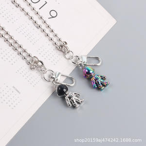 Llavero de coche de astronauta de metal colorido y creativo, cadena de personalidad moderna, accesorios de moda, colgante para bolso de mujer - Product Image 4