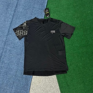 T-shirt de course pour homme de haute qualité, à séchage rapide, avec <span class=keywords><strong>design</strong></span> en mesh respirant, idéal pour la salle de sport et les activités sportives en plein air - Product Image 3