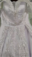 Robe de mariée de bal africaine 2026 ornée de perles et de paillettes, décolleté épaules dénudées, en satin de qualité supérieure avec traîne élégante