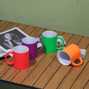 แก้วเซรามิกสั่งทำ สีส้มแดงเรืองแสง พร้อมหูจับ ของขวัญทางธุรกิจ แก้วเดี่ยว คุณภาพสูง แก้วกาแฟเซรามิก DIY - Product Image 5