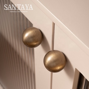 Maniglie Rotonde <span class=keywords><strong>per</strong></span> <span class=keywords><strong>Mobili</strong></span> Santaya in Ottone Anticato, <span class=keywords><strong>Pomelli</strong></span> <span class=keywords><strong>per</strong></span> Cassetti in Bronzo Massiccio, Manopole Retrò in Ottone <span class=keywords><strong>per</strong></span> Cucina e Arredamento - Product Image 6