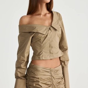 Traje de dos piezas OEM para mujer: Chaqueta de manga larga y pantalón de pierna ancha de cintura alta, estilo casual y ajustado, ideal para el día a día. - Product Image 3
