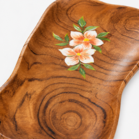 Planche de service en bois multifonctionnelle artisanale à motif floral |   Plateau rustique en bois pour fromages et en-cas |   Plateau de service décoratif