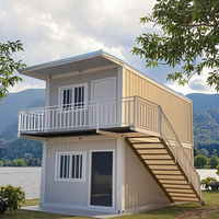 Petite mini-résidence, ferme avec design compact et gain de place