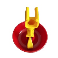 Mini tasse d'abreuvement automatique de poulet avec l'adaptateur en plastique ou d'acier inoxydable pour l'équipement d'eau potable de volaille
