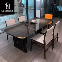 Ensemble tables et chaises de salle à manger italiennes en acier inoxydable de luxe avec plateau en marbre