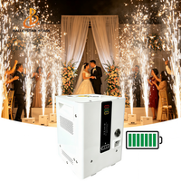 Version à piles blanche de la mini-machine à étincelles de 350 W, feux d'artifice froids d'intérieur et d'extérieur, alimentation intégrée, facile à transporter.