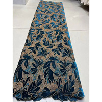 Tissu en dentelle française en velours rouge biologique pour mariage et textile d'intérieur - Tissu de créateur de luxe pour femmes