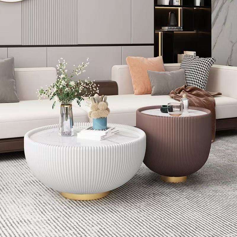 สีขาวและสีน้ำตาล