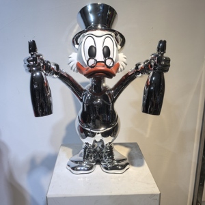 Nuovi Arrivi Pronta Spedizione Scultura <span class=keywords><strong>Pop</strong></span> <span class=keywords><strong>Art</strong></span> Cartoni Animati Famoso Papero con Bottiglie Scultura in Resina per Decorazione Casa - Product Image 1