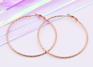 Boucles <span class=keywords><strong>d</strong></span>'oreilles créoles bohèmes en acier inoxydable doré, motif moleté large, vente en gros pour l'anniversaire des femmes - Product Image 4