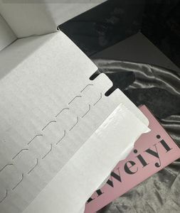 Caja de correo autosellada personalizada ecológica con cremallera embalaje de cartón corrugado forro de esponja laminación mate para logotipo de envío - Product Image 4