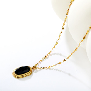 Collier Pendentif Tendance en Pierre d'Agate Géométrique, Plaqué Or 18 carats, Alliage de Zinc, Chaîne Clavicule, Bijou Cadeau - Product Image 4