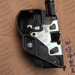 ปุ่มกดพลาสติก12V แอคชูเอเตอร์ล็อคประตูรถแบบ1227185689 FL DC - Product Image 1