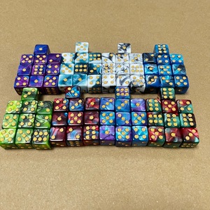 Juego de 10 dados de dos colores de plástico de 12mm con ángulo recto regular de 12 lados con esquinas cuadradas para juegos - Product Image 1