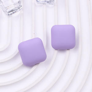 Pendientes de tuerca de color acrílico, pendientes de color caramelo con pintura en aerosol de doble cara para mujer Uionen 795 - Product Image 4