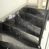 Marches et contremarches d'escalier en marbre noir Nero Marquina |   Marbre noir et blanc poli moderne, garantie 5 ans pour les marches d'escalier