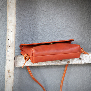 Sac à bandoulière en cuir véritable pour femmes, sac à bandoulière en cuir de vache de première qualité, sac carré vintage simple et petit, sac unisexe pour couple - Product Image 6