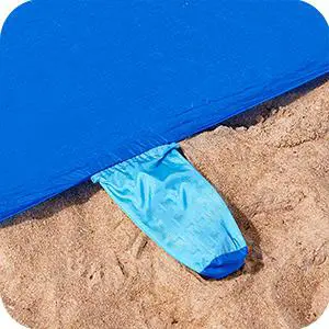 Beach Blanket Sand-proof Extra Large Beach Mat Lightweight Durable With 6 Stakes 4 Corner Pockets