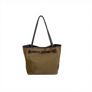 Nouveau Sac Fourre-tout Été 2026 Couleur Unie Imperméable Grande Capacité Tendance Transfrontalière Niche Sac à Bandoulière Haut de Gamme en Polyester - Product Image 3